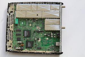 HUGHES DiRECWAY DW6000