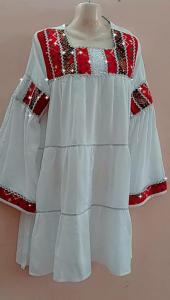 کالاى سفيد همراى يخن و آستين سرخ